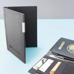 porta pasaporte Takayama